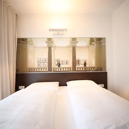 מלון Arte לינץ